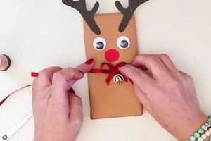 Даже шоколадку можно подарить эффектно: учимся создавать праздничную упаковку в виде олененка для новогодних подарков