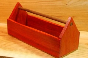 Для небольших инструментов или безделушек: мастерим деревянный чемоданчик с ручкой