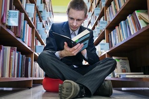 Что читают современные российские школьники: любимые писатели и темы для внеклассного чтения