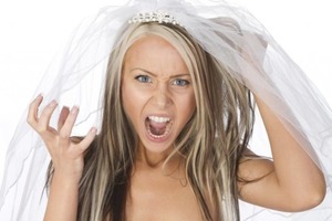 Невеста хотела выделиться на торжестве и обязала гостей перекрасить волосы в более светлые оттенки