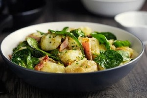 Штирийский картофельный салат: как приготовить оригинальное блюдо из минимального количества продуктов