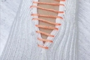 У свитера порвался рукав на запястье: как его зашить вручную, чтобы шов не был заметен