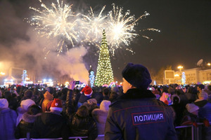 Водители, полицейские: кто из россиян будет работать в Новый год