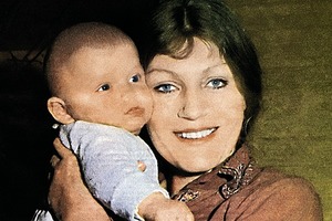 В 40 лет знаменитая певица Анна Герман родила сына. Как сложилась судьба позднего ребенка артистки