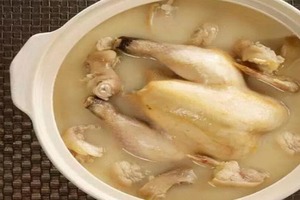 Бабушка показала, как полностью очищает курицу от гормонов роста и антибиотиков: теперь делаю так же