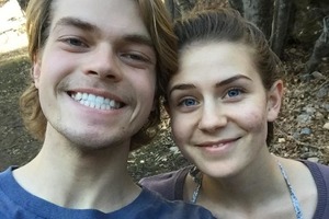 Муж нашел детскую фотографию жены и неожиданно на снимке увидел себя...