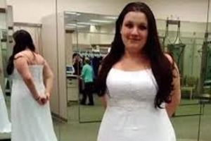 Мать с дочерью хихикали над полноватой девушкой, примеряющей свадебное платье. Ответ хозяйки салона был неожиданным для всех