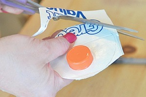 Знакомая никогда не выбрасывает верхнюю часть тетрапаков, делая из нее удобные баночки для хранения круп