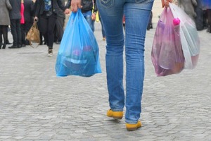 Австралия отказалась от пластиковых пакетов в супермаркетах: к чему это привело