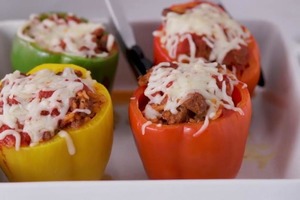 Бабушка поделилась рецептом вкуснейших фаршированных перцев. Теперь вся семья просит готовить их каждый день