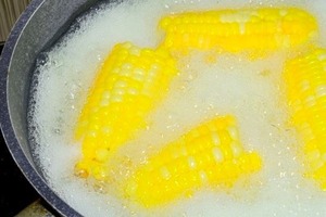 Оказывается, я все время готовил кукурузу неправильно: мне рассказали, как сделать ее нежной и сладкой