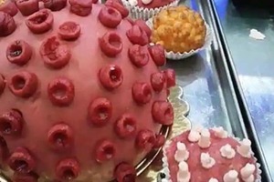 В кондитерской Калькутты продают десерт в форме «короны», но пользователи Сети не нашли это забавным