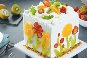 Нежный бисквитный торт с фруктами, который станет хитом даже на праздничном столе