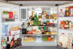 Известные шеф-повара показали, какие продукты находятся в их холодильниках: порядку можно только позавидовать