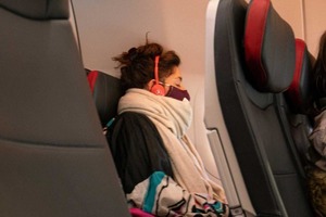 Выбор места у окна может помочь снизить риск заболеть во время путешествия самолетом
