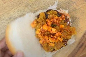 Индийский бургер для любителей необычного: уличная еда "дабели" (рецепт)