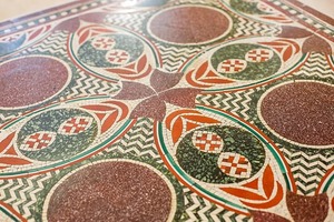 Она была журнальным столиком: давно утерянная мозаика, украшавшая роскошную «прогулочную баржу» императора Калигулы 2000 лет назад, наконец-