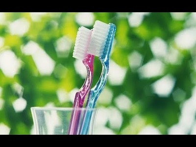 Я очень удивилась, когда свекровь подожгла старую зубную щетку: теперь делаю, как она